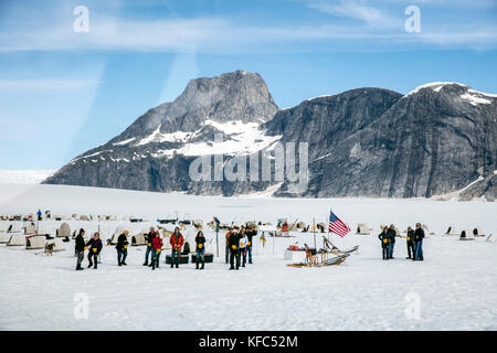 Usa, Alaska, Juneau, Hubschrauber Hundeschlitten Tour führt Sie über die taku Gletscher zum helimush Dog Camp bei Guardian Berg oberhalb der taku Gletscher fliegen, Jun Stockfoto