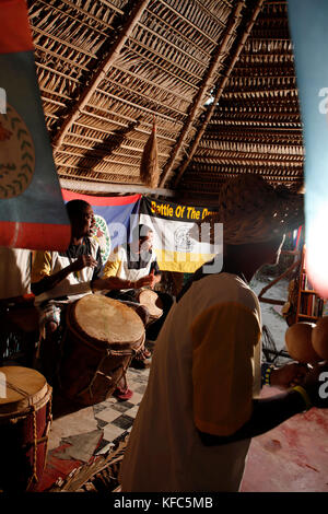 Belize, Hopkins, lebeha drumming Gruppe am drumming Zentrum in Hopkins, Sieger der Schlacht der Trommeln Stockfoto