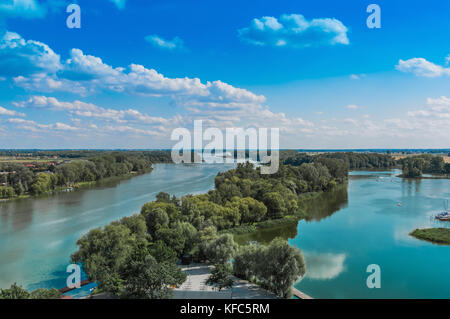 Polen, Kruszwica: Panoramablick auf den Goplo-See vom Turm aus gesehen. Stockfoto