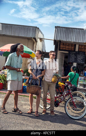 Belize, Punta Gorda, Toledo, Gäste Belcampo Belize Lodge übernachten und Jungle Farm auf dem lokalen Markt in Punta Gorda klicken Sie frisches Gemüse zu erhalten Stockfoto