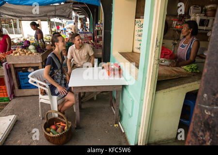 Belize, Punta Gorda, Toledo, Gäste Belcampo Belize Lodge übernachten und Jungle Farm auf dem lokalen Markt in Punta Gorda klicken Sie frisches Gemüse zu erhalten Stockfoto