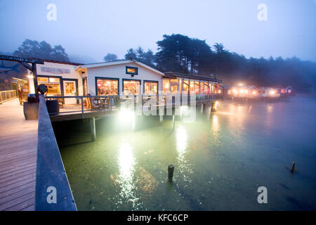 Usa, Kalifornien, nick Cove Restaurant bei Nacht, Tomales Bay Stockfoto