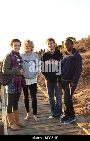 Usa, California, malibu, Studenten von der Pepperdine Universität stand auf dem großen dume Boardwalk Stockfoto