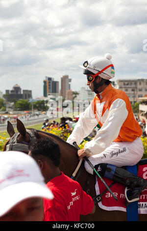 Mauritius; Port Louis; eine internationale Pferderennen zieht Tausende an Champ de Mars Rennen natürlich; internationale Jockey Tag Stockfoto