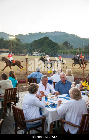 Mexiko, San Pancho, San Francisco, die Zuschauer zum Abendessen und ein Polo Match ansehen Stockfoto