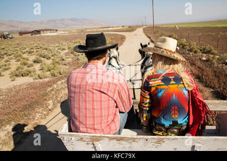 Usa, Nevada, Brunnen, Gäste können im Pferd teilnehmen - planwagenfahrten während ihres Aufenthaltes im Mustang Monument, einer nachhaltigen Luxus Eco Resort Stockfoto