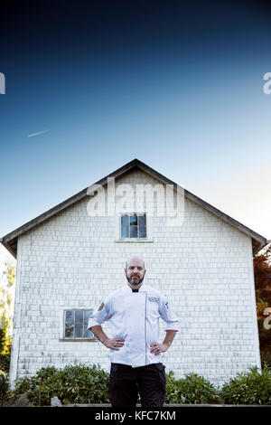 USA, Oregon, Willamette Valley, Portrait von Chef und Eigentümer des Joel Palmer House Restaurant Christopher Czarnecki, Dayton Stockfoto