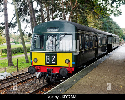 Ex British Rail Class 101 diesel multiple Unit durch Metro-Cammell in den späten 1950er Jahren errichtet an der Holt Station auf dem North Norfolk Eisenbahn. Stockfoto