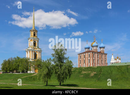 Zauberhafte Landschaft mit russischen Kreml im Sommer Rjasan. Stockfoto