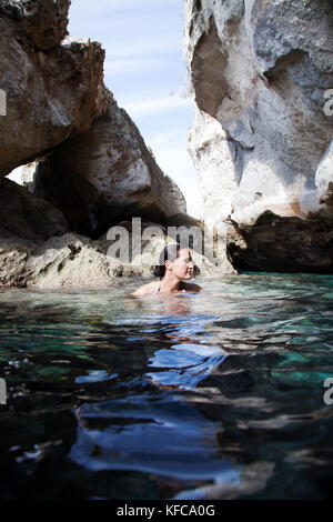 EXUMA, Bahamas. Schnorcheln und erkunden und in den Thunderball Grotte. Stockfoto