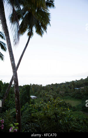 Französisch Polynesien, Tahiti, teahupoo. Blick auf die Küste von Vanira Lodge. Stockfoto