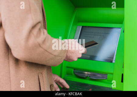 Eingabe der PIN Code in atm Stockfoto