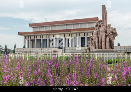 Mausoleum von Mao Zedong auf dem Platz des Himmlischen Friedens, einer Stadt im Zentrum von Peking, China. Stockfoto