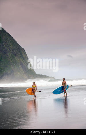 Usa, Hawaii, Big Island, Paddel Boarder donica und Abraham hanot im Waipio Tal Stockfoto