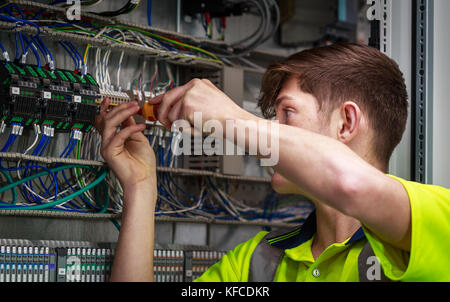 Lehrling Ingenieure in der Industrie Stockfoto