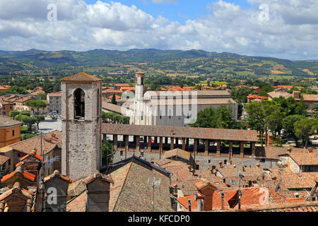 Panoramablick auf die Stadt Gubbio - Italien Stockfoto