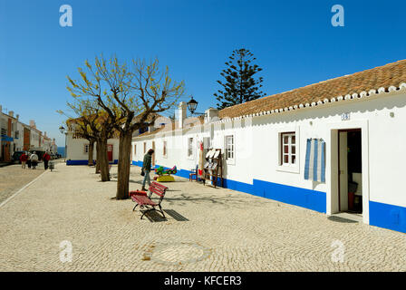 Das traditionelle Dorf Porto Covo mit weißen Häusern, Alentejo, Portugal Stockfoto