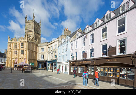 Der hl. Johannes der Täufer Pfarrkirche auf dem Marktplatz, Cirencester, Gloucestershire, England, Großbritannien Stockfoto