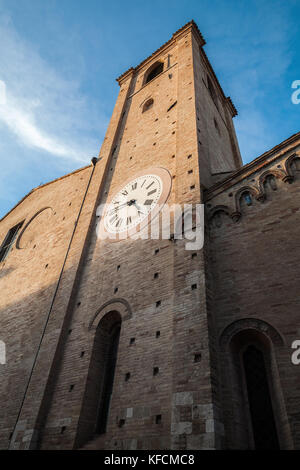 Clock Tower des hl. Agostino Kathedrale. Fermo, Italien Stockfoto