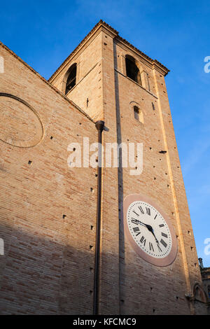 Glockenturm von San Agostino Kathedrale. Fermo, Italien Stockfoto