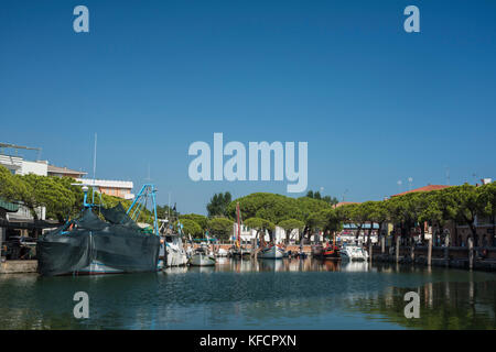 Caorle Hafen im Zentrum von Caorle, Venetien Stockfoto