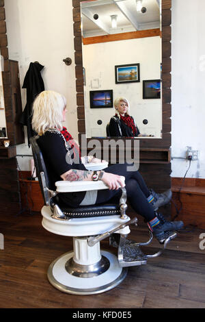 USA, Kalifornien, San Francisco, NOPA, Orange Friseursalon Stockfoto