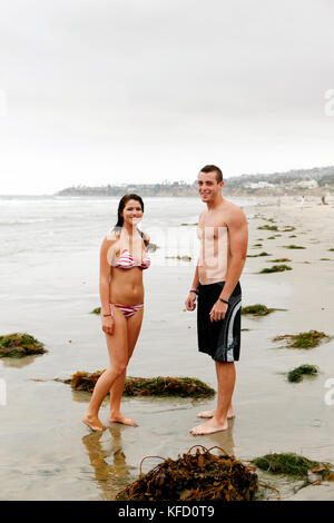 Usa, Kalifornien, San Diego, Paar am Pacific Beach in La Jolla. Stockfoto