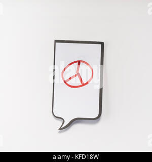 Eine weiße Memo Pad mit der Form eines Comics mit dem Pazifismus Symbol Stockfoto