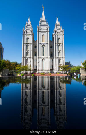 Mormon salt lake Tempel in einem kleinen Teich widerspiegelt, Salt Lake City, Utah, USA Stockfoto