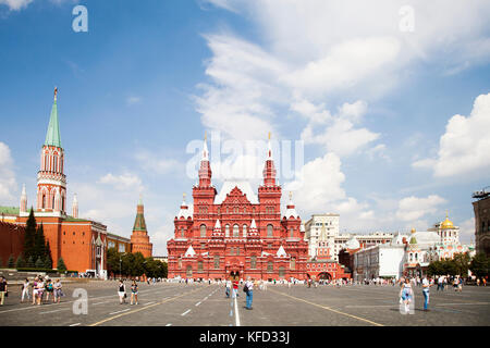 Russland, Moskau. Einen weiten Blick über den Roten Platz, den Kreml und dem Staatlichen Historischen Museum. Stockfoto