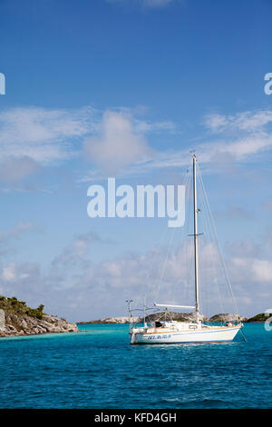 EXUMA, Bahamas. Segeln und Bootfahren um Fowl Cay. Stockfoto