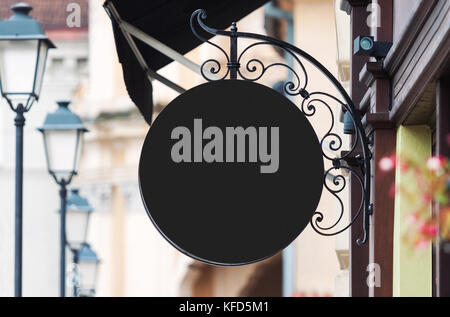 Schwarz Firmenschild Mockup, klassischen Stil Außenwerbung zu unterzeichnen oder Logo hinzufügen abgerundet Stockfoto