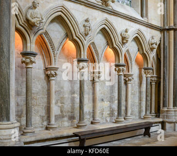 Rastplatz auf die nördlichen Seitenschiff des Chor an der mittelalterlichen Kathedrale von Lincoln, England. Stockfoto