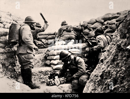 Französische Soldaten in den Schützengräben Frankreich 1916 der Erste Weltkrieg - der Erste Weltkrieg ist der Große Krieg, den 28. Juli 1914 bis 11. November 1918. Stockfoto