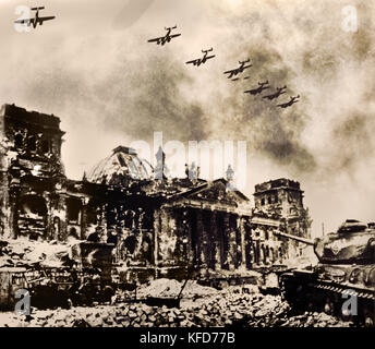 Reichstag von der Roten Armee gefangen genommen und zu schweren Schäden im Zweiten Weltkrieg. Berlin, Deutschland. April 30, 1945 Weltkrieg II. Stockfoto