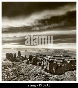 Usa, Arizona, Utah, Luftaufnahme von Monument Valley, Navajo Tribal Park (b&w) Stockfoto