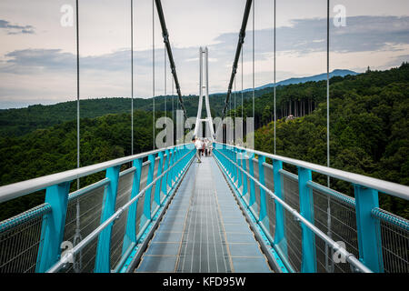 Die längste Fußgänger-Hängebrücke in Japan mit einer Länge von 400 m. herrlichem Blick auf Mt. Fuji und Suruga Bay genießen können Stockfoto