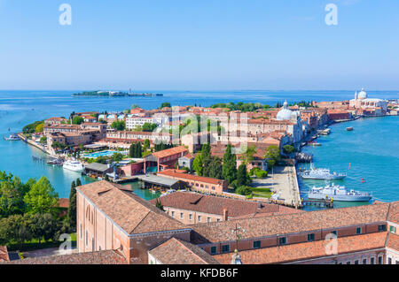 Venedig Italien Venedig die Insel Giudecca vom Campanile der Kirche von San Giorgio Maggiore Insel San Giorgio Maggiore Lagune von Venedig Italien Stockfoto