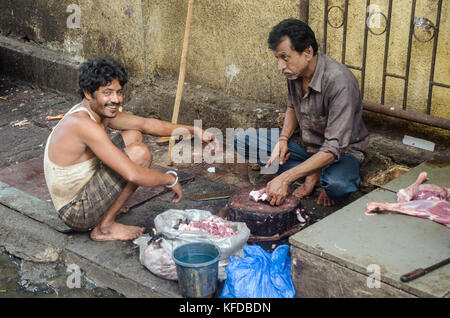 Metzger bei Crawford Markt, Mumbai, Indien Stockfoto