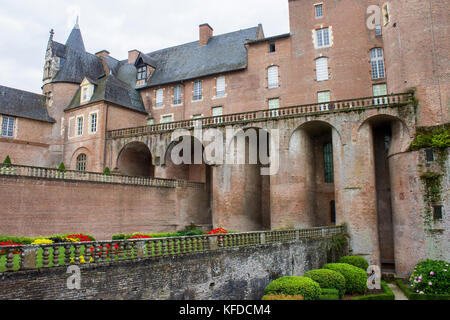 Das Palais de la Berbie und seine Gärten, jetzt die Toulouse-Lautrec Museum. Ein Weltkulturerbe als Teil der Bischofsstadt Albi, Frankreich Stockfoto