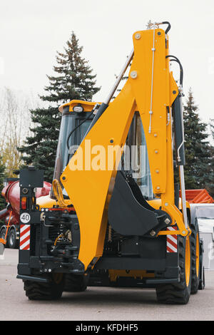 Gelbe Straße Konstruktor Traktor - Rückansicht Stockfoto