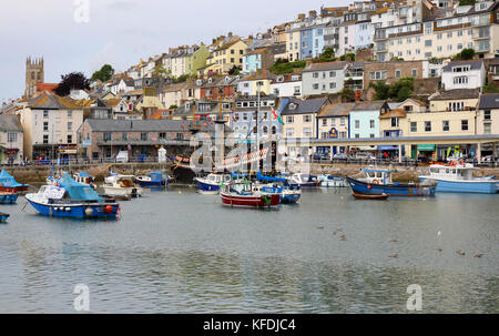 Boote im Hafen von Brixham an der Südküste von devon Stockfoto
