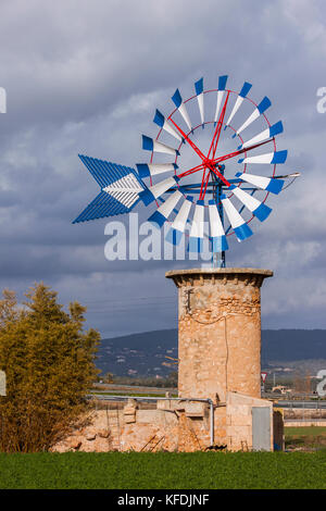 Mühle für Wasser Pumpen, Typ Molino de Ferro, Mallorca, Balearen, Spanien Isalnds Stockfoto