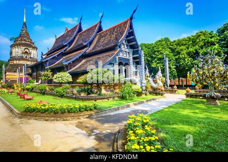 Innenhof mit alten Chedi und Wat Lok Moli Tempel in Chiang Mai, Thailand Asien Stockfoto