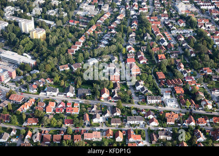 Luftaufnahme von Gebäuden um Lagerstraße, Puchheim, Bayern, Deutschland Stockfoto