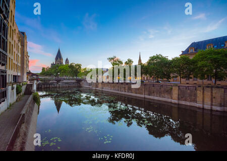 Anzeigen von Metz mit Temple Neuf in der Mosel, Lothringen, Frankreich Stockfoto