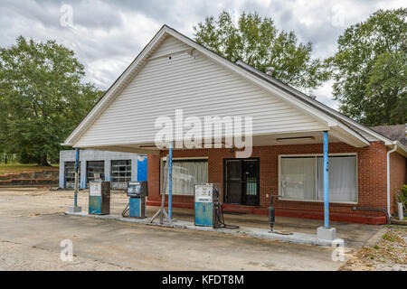 Verlassen geschlossen Tankstelle in ländlichen Alabama, USA. Stockfoto