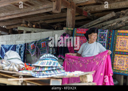 Stock Foto - Rot yao Frauen berühmten über lange Haare, huangluo Yao Dorf, longsheng, Guilin, Guangxi, China Stockfoto