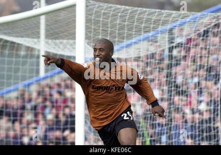 Footballer Dekan Sturridge feiert ein Ziel Burnley v Wolverhampton Wanderers März 2002 riefen Stockfoto