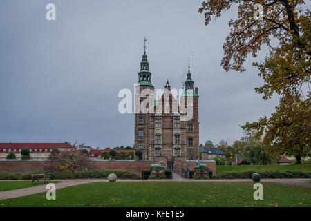 Schloss Rosenborg und Garten des Königs. Die Burg hat eine Ausstellung der Kronjuwelen, Kopenhagen, Dänemark, 26. Oktober 2017 Stockfoto